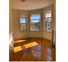 102 Queensberry St in Boston, MA - Foto de edificio - Building Photo