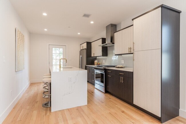 112 King St in Boston, MA - Building Photo - Building Photo