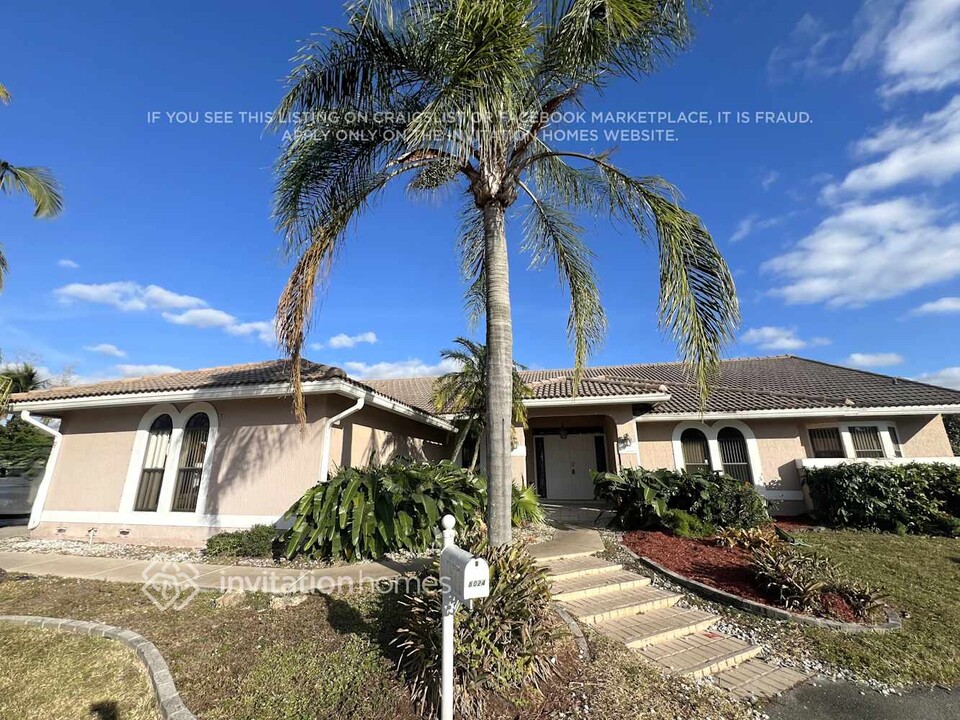 8024 NW 83rd Way in Tamarac, FL - Building Photo