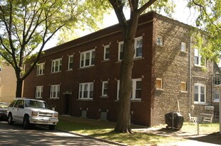 2249 W Argyle St in Chicago, IL - Building Photo