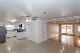 4321 Costa Rica Rd in Houston, TX - Foto de edificio - Building Photo