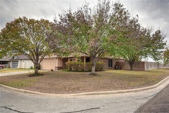 320 Patton Ln in Bastrop, TX - Building Photo - Building Photo