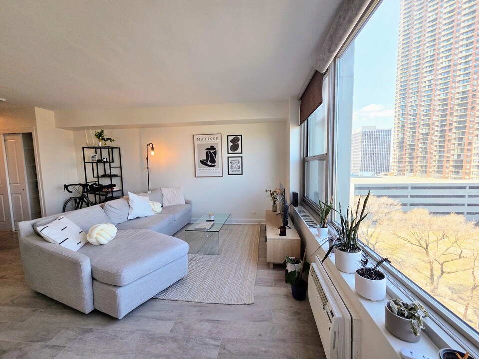 3600 N Lake Shore Dr, Unit 816 in Chicago, IL - Foto de edificio