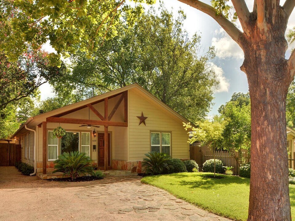 610 W North Loop Blvd in Austin, TX - Building Photo