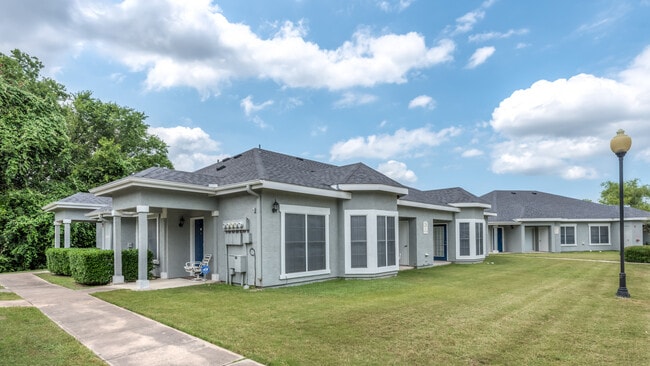 The Cove at Heatherwilde - (62 & Older) in Pflugerville, TX - Building Photo - Building Photo