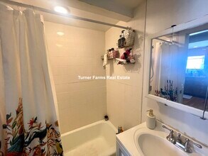 42 Sewall St, Unit 3 in Somerville, MA - Building Photo - Building Photo