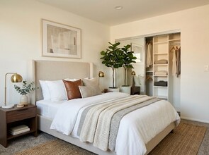 431 N Alhambra Ave in Monterey Park, CA - Foto de edificio - Building Photo