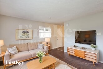 4622 Karen Dr, Unit B-411 in Lawrence, IN - Foto de edificio - Building Photo