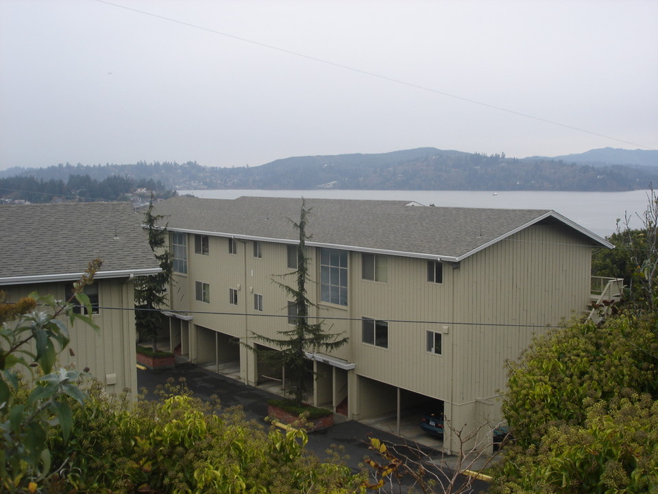 Hillcrest View Apartments in North Bend, OR - Building Photo