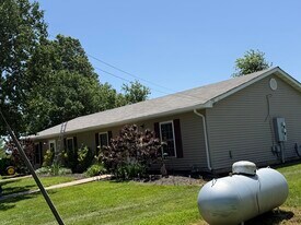1736 Debbie Ln in Owensville, MO - Building Photo