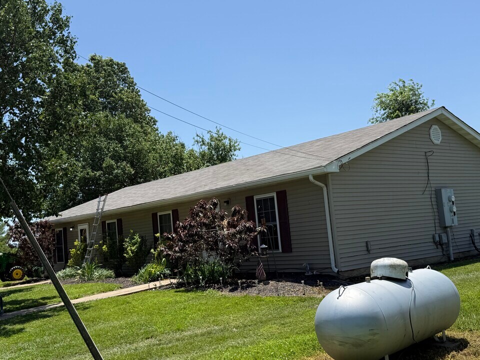 1736 Debbie Ln in Owensville, MO - Building Photo