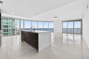 488 NE 18th St in Miami, FL - Building Photo