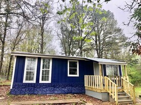 121 Co Rd 736 in Plantersville, MS - Building Photo