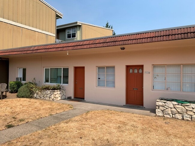 7534 SE Milwaukie Ave in Portland, OR - Building Photo - Building Photo