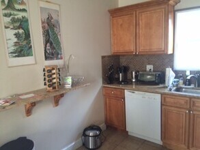 208 Willow St in New Haven, CT - Building Photo - Building Photo