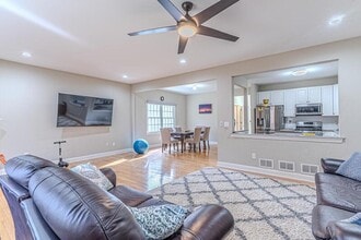 305 Raymound Blvd in Parsippany Troy Hills, NJ - Building Photo - Building Photo