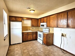 1801 Sandrock Rd in Tuttle, OK - Building Photo - Building Photo