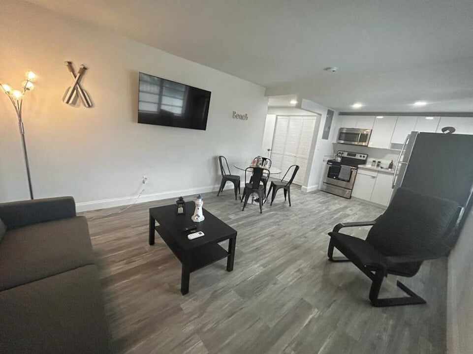 2655 SW 24th Ave in Miami, FL - Building Photo