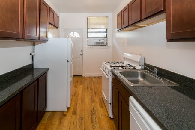 834 W Waveland Ave in Chicago, IL - Foto de edificio - Building Photo