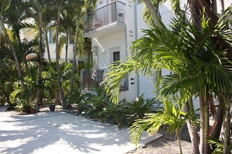 Sea Gate Apartments in Miami Beach, FL - Building Photo - Building Photo