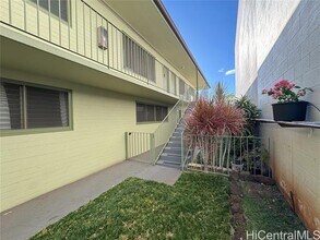 1116 Isenberg St in Honolulu, HI - Building Photo - Building Photo