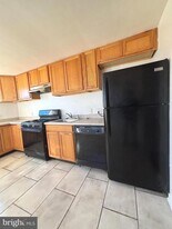 819 Creek Rd in Bellmawr, NJ - Building Photo