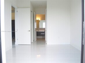 301 Altara Ave, Unit 313 in Coral Gables, FL - Foto de edificio - Building Photo