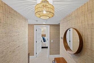 1402 Brickell Bay Dr in Miami, FL - Foto de edificio - Building Photo