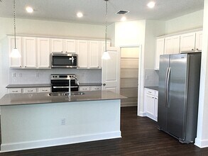 1033 Walden Pond Dr in Plant City, FL - Building Photo - Building Photo