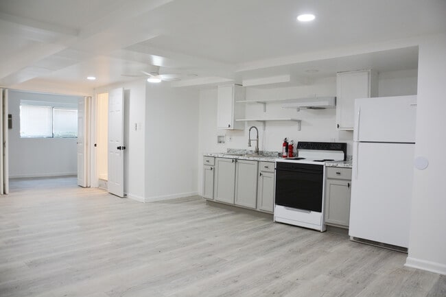 2350 Baldwin Ave, Unit 2350 Baldwin Ave 1B, Unit 2350 Baldwin Ave 1B