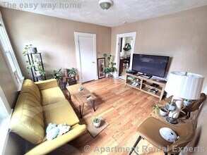 273 Cardinal Medeiros Ave, Unit #1 in Cambridge, MA - Building Photo - Building Photo