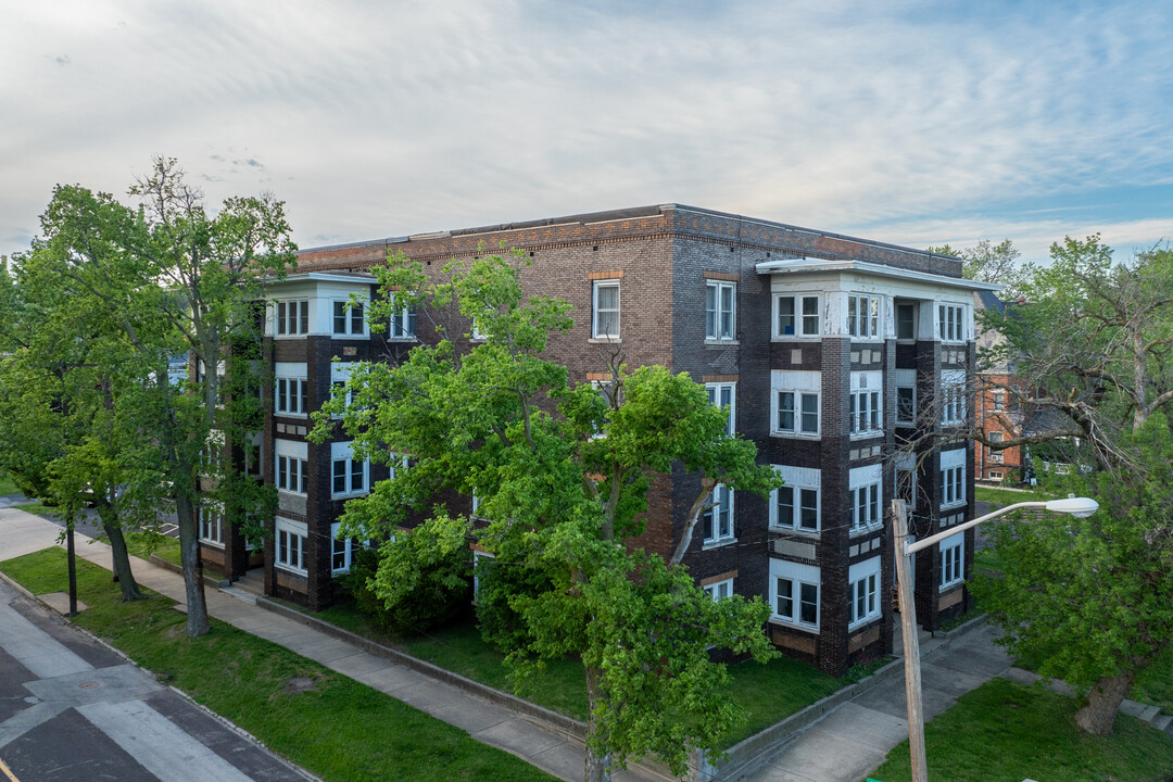 501 NE Madison Ave in Peoria, IL - Building Photo