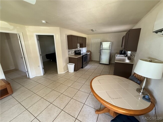 property at 3550 Viaduct Ln