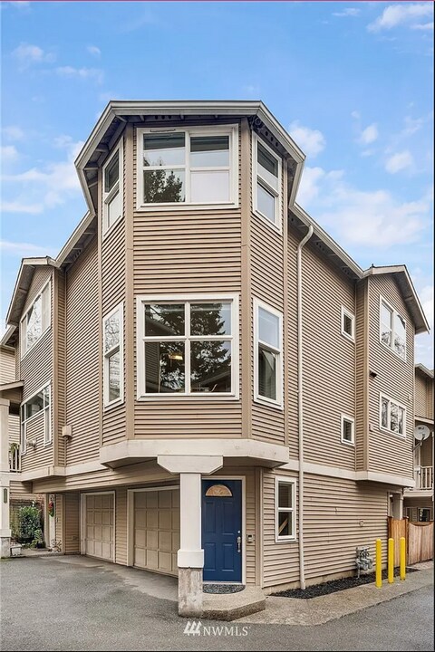 719 N 95th St in Seattle, WA - Building Photo