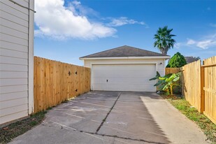 19851 Hidden Shadow Ln in Cypress, TX - Foto de edificio - Building Photo