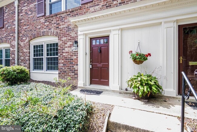 8323 Kingsgate Rd in Springfield, VA - Building Photo - Building Photo