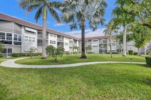 1040 SE 4th Ave, Unit 120 in Deerfield Beach, FL - Building Photo
