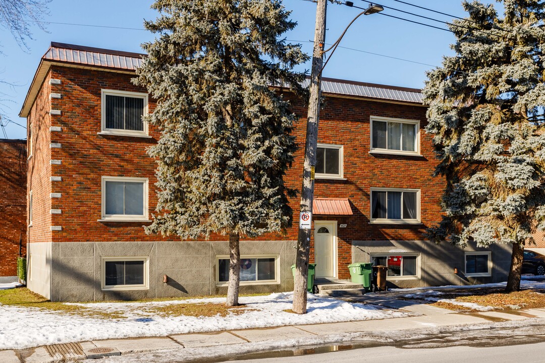 405 16E Av in Montréal, QC - Building Photo