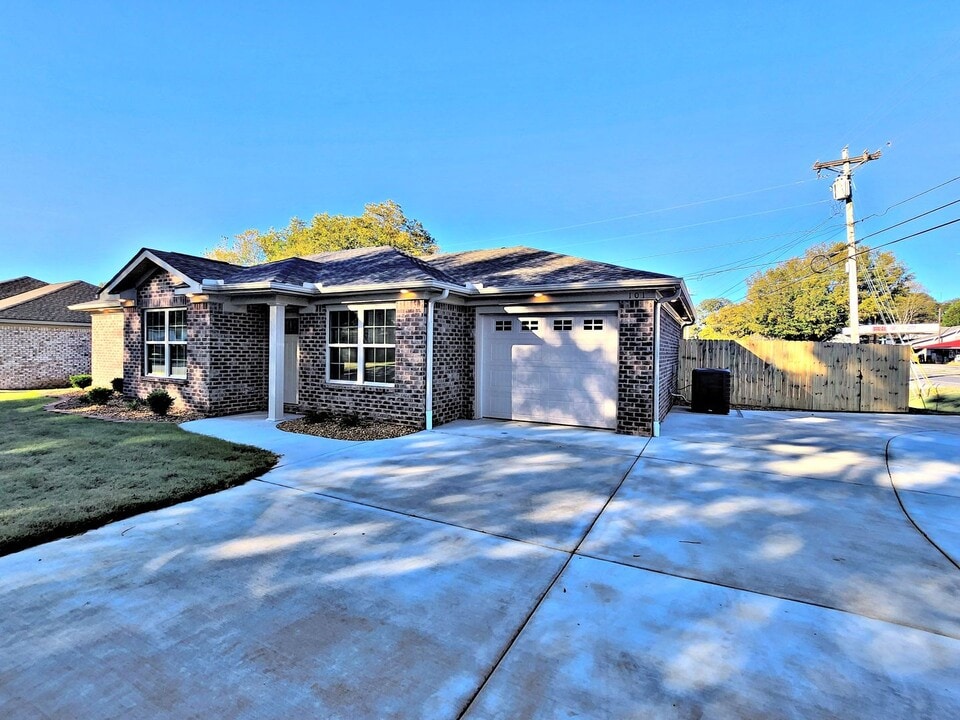 101 Prospect Dr SW in Hartselle, AL - Building Photo