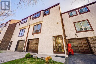 4020 Brandon Gate Dr in Mississauga, ON - Building Photo - Building Photo