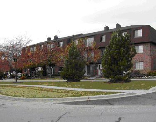 Century Point Apartments in Glendale Heights, IL - Building Photo