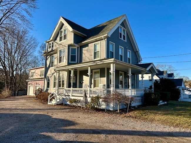 48 Cedar St in Branford, CT - Building Photo - Building Photo