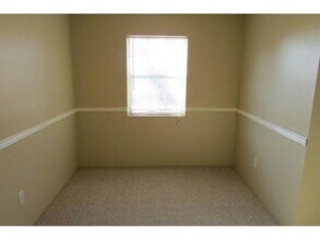 9 Louisburg Square in Nashua, NH - Building Photo - Building Photo