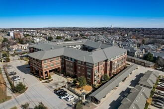 Oaks 55 in Euless, TX - Foto de edificio - Building Photo