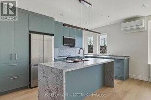 250 Hallam St in Toronto, ON - Building Photo