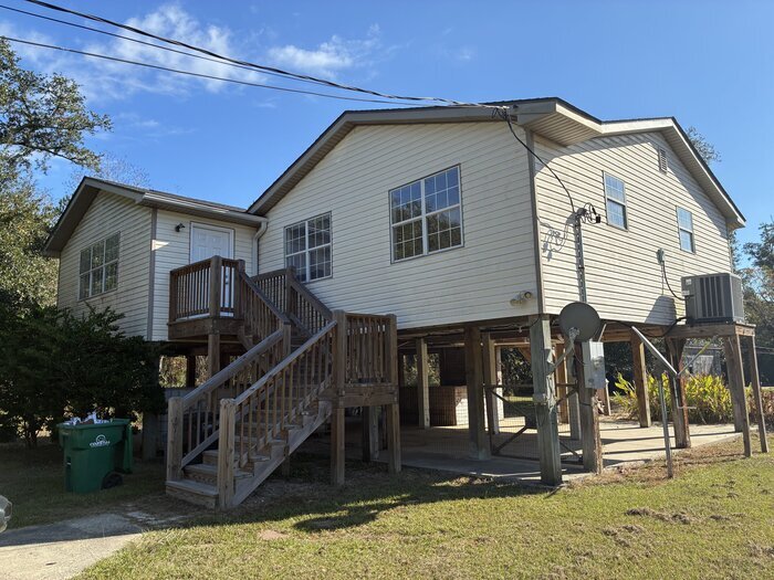 11044 Kingfisher St in Bay St. Louis, MS - Building Photo