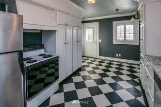 2400 E St in Bellingham, WA - Building Photo - Building Photo