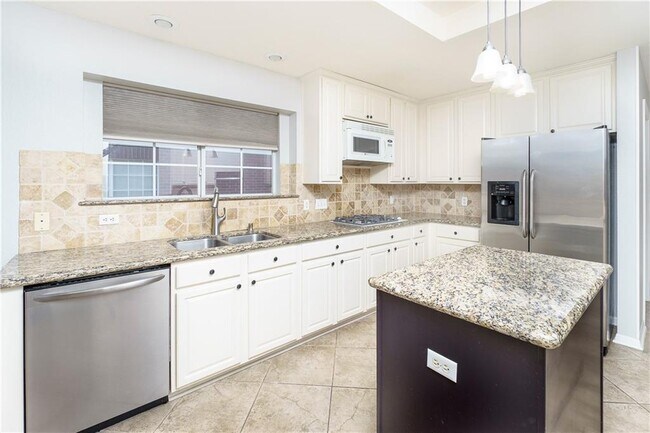 10024 Lachlan Dr in Austin, TX - Building Photo - Building Photo