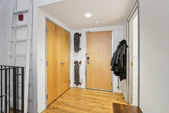 121 Beach St, Unit 102 in Boston, MA - Building Photo - Building Photo