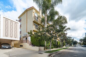 Residential Condominium in Los Angeles, CA - Building Photo - Building Photo